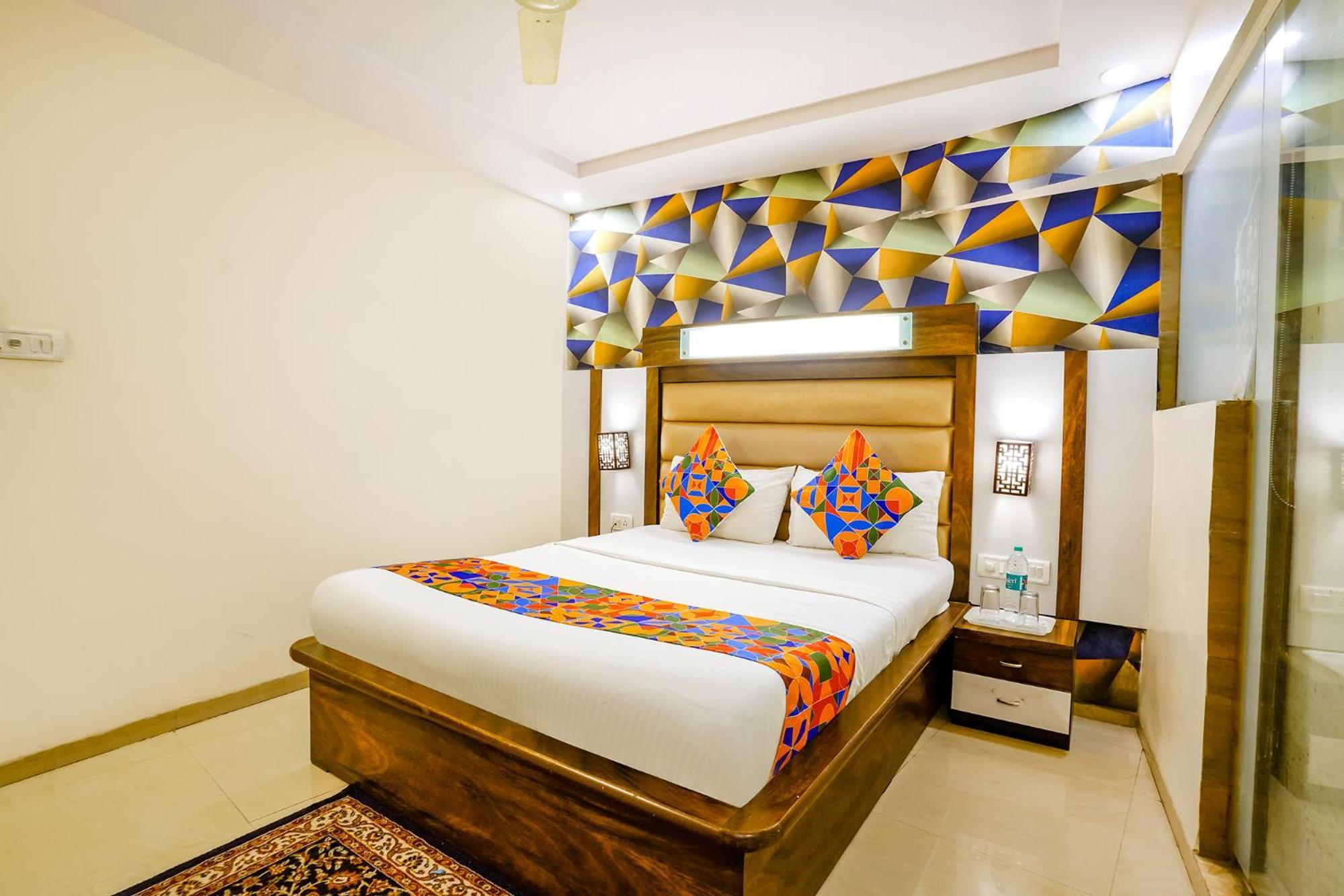 Hotel Naivedhya By Kwality Inn Тхане Экстерьер фото