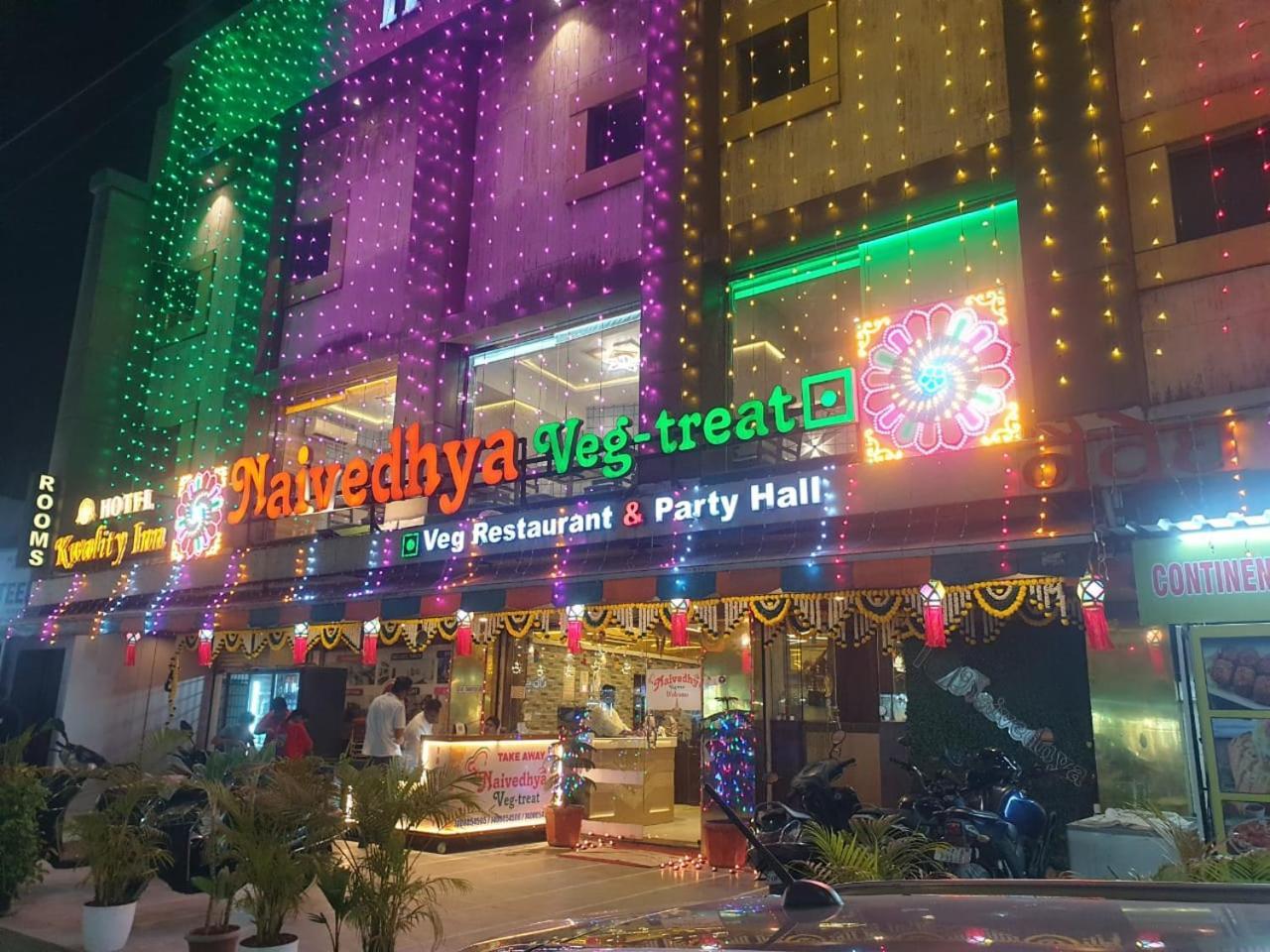 Hotel Naivedhya By Kwality Inn Тхане Экстерьер фото